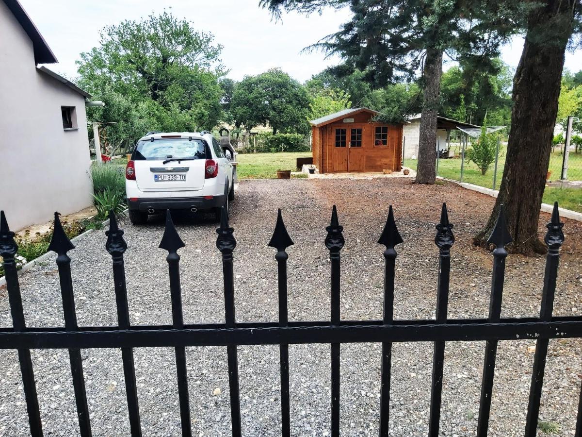 Una'S Cottage Медулин Екстериор снимка